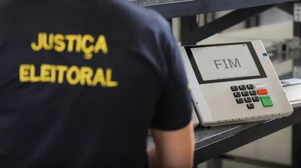 Foi demitido por causa do voto? Trabalhador pode ter direito à reintegração e indenização