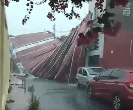 Chuva forte provoca destelhamentos, alagamentos e queda de árvores em Manaus