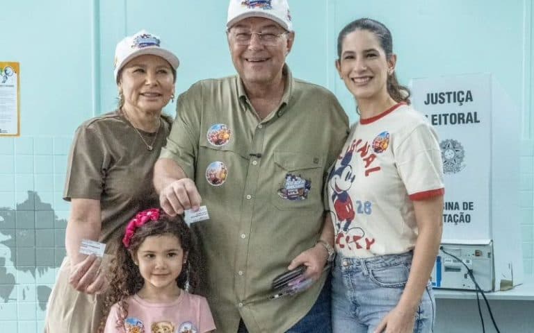 Eduardo Braga vota em Manaus e defende respeito ao resultado das urnas
