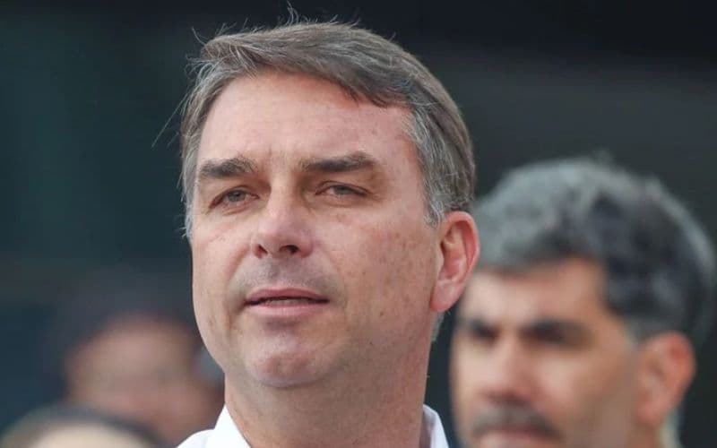 Flávio Bolsonaro autoriza abertura de sigilos