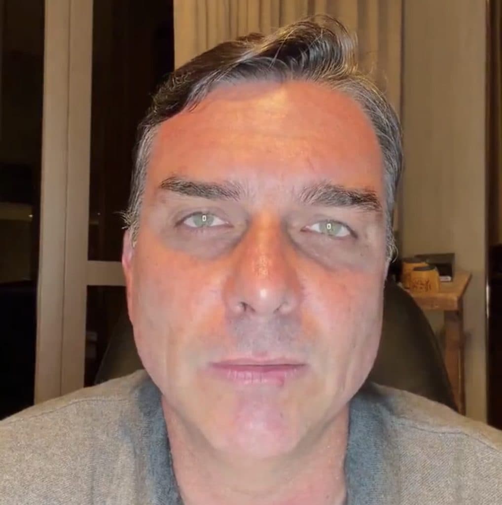 Flávio Bolsonaro volta a questionar resultado das eleições e diz que números são “matematicamente impossíveis”