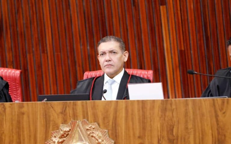 Nunes Marques determina análise urgente sobre canal pró-Lula no WhatsApp