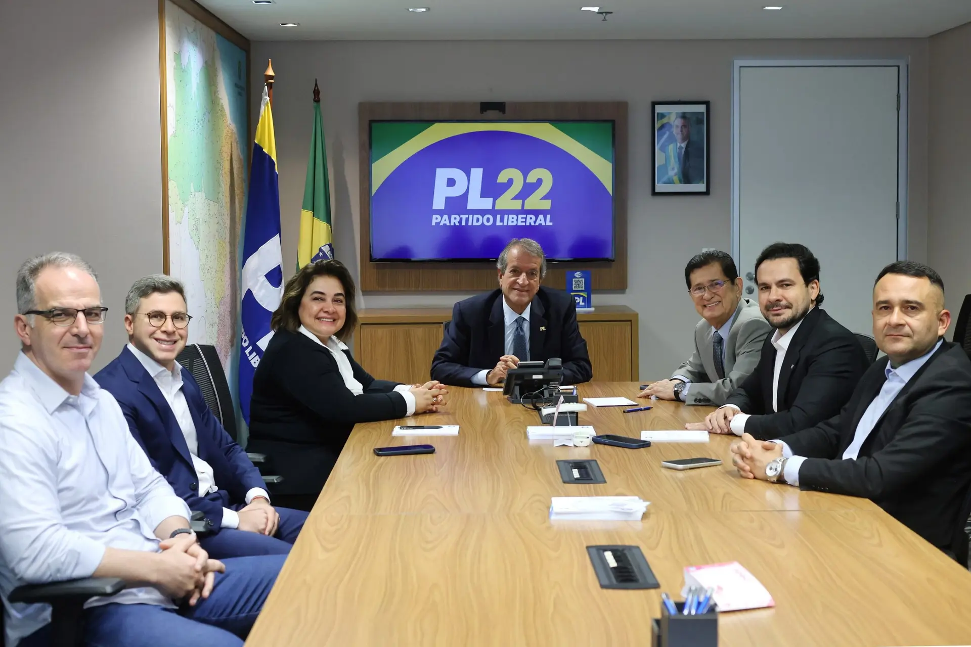 PL Amazonas reúne com Valdemar Costa Neto e define rumo para 2º turno