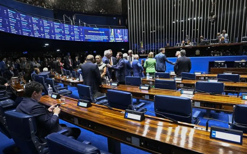 Senado aprova fim da escala 6×1 em primeiro turno