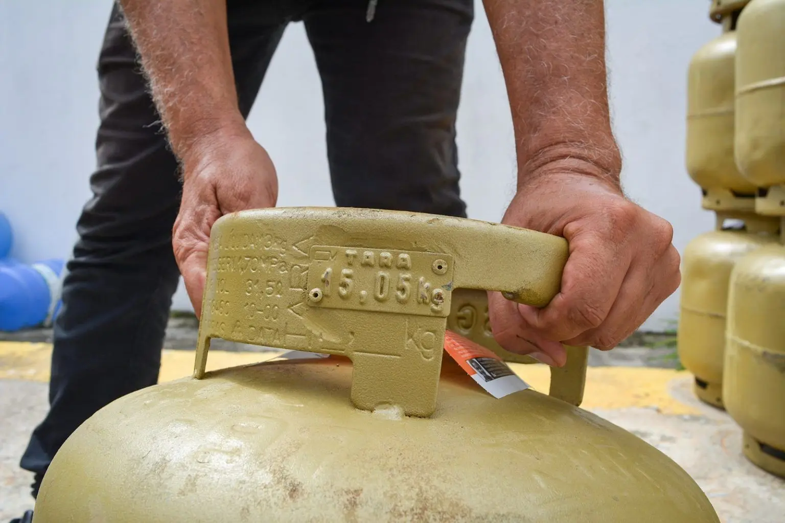 Procon Manaus divulga preços do gás de cozinha em outubro; botija custa a partir de R$ 75