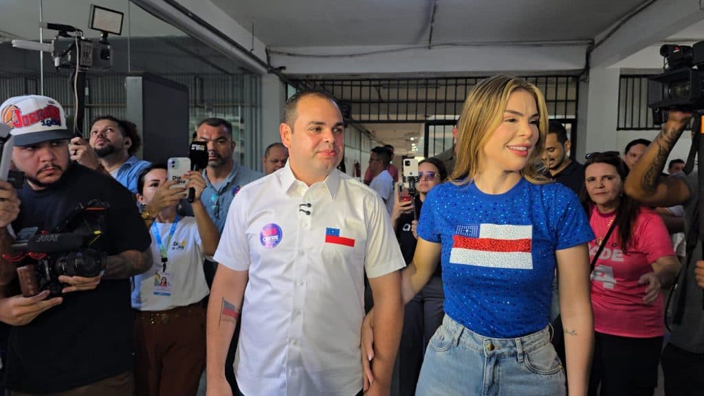 Roberto Cidade chega para votar: “Confiante para o segundo turno”