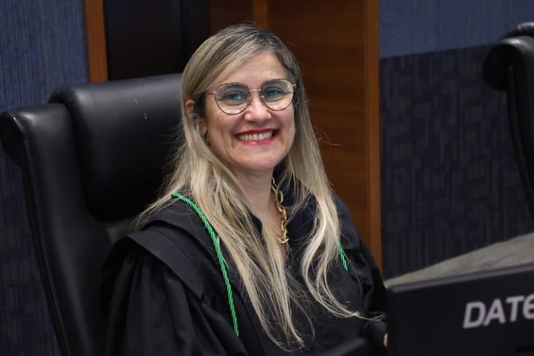 TRT-11 aprova promoção de Yone Gurgel a desembargadora