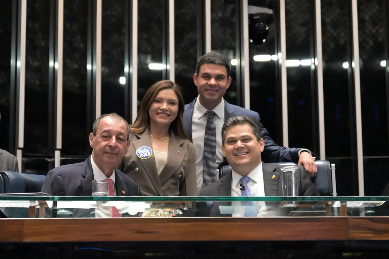 Única mulher da bancada do AM, Joana Darc acompanha votação sobre fim da escala 6×1