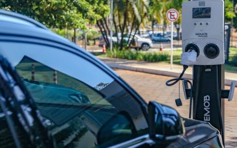 CMM aprova obrigação de instalar recarga para carros elétricos