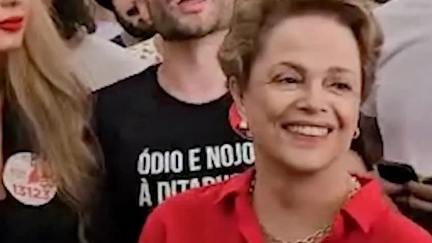 Dilma Rousseff é vaiada ao votar em Belo Horizonte