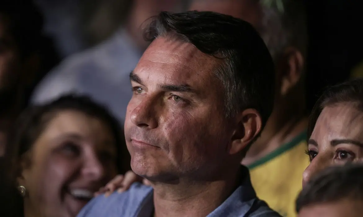 Mendonça manda remover “vídeo bomba” sobre Flávio Bolsonaro