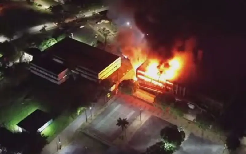 PF investiga se incêndio que causou prejuízo de R$ 100 milhões na UFPE foi criminoso
