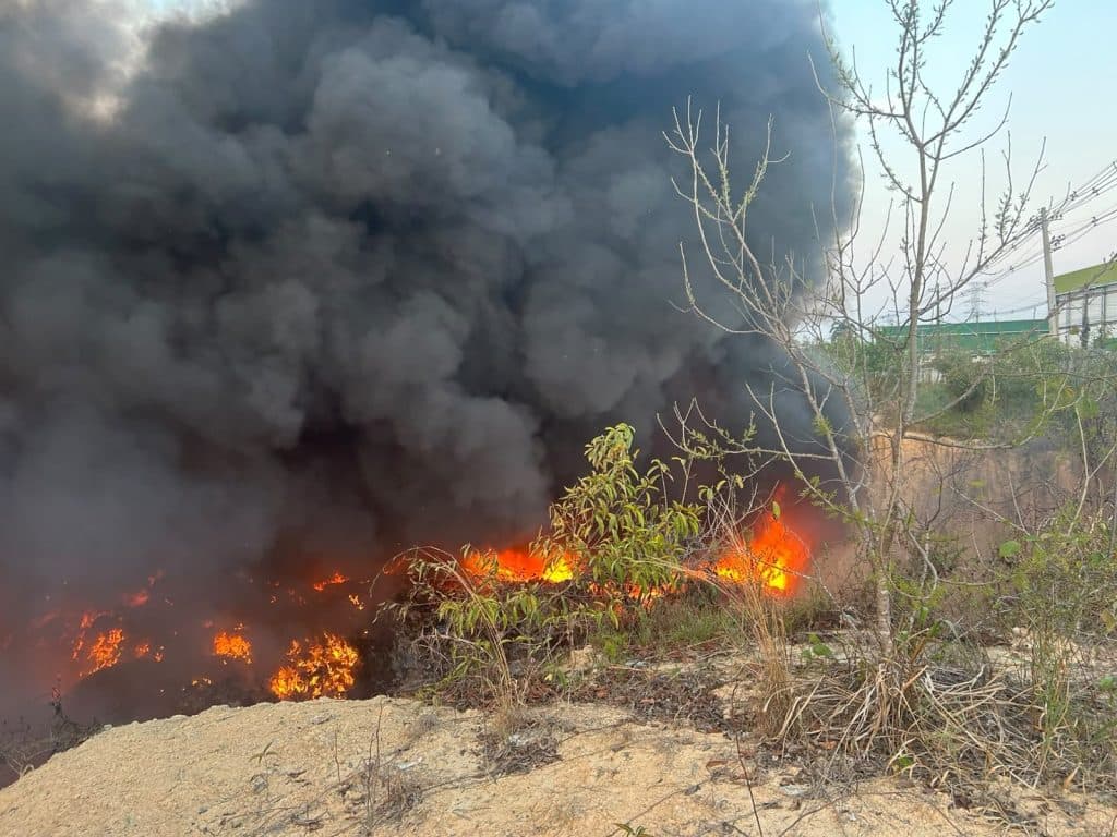 Incêndio em lixão irregular no Distrito Industrial dura mais de 15 horas