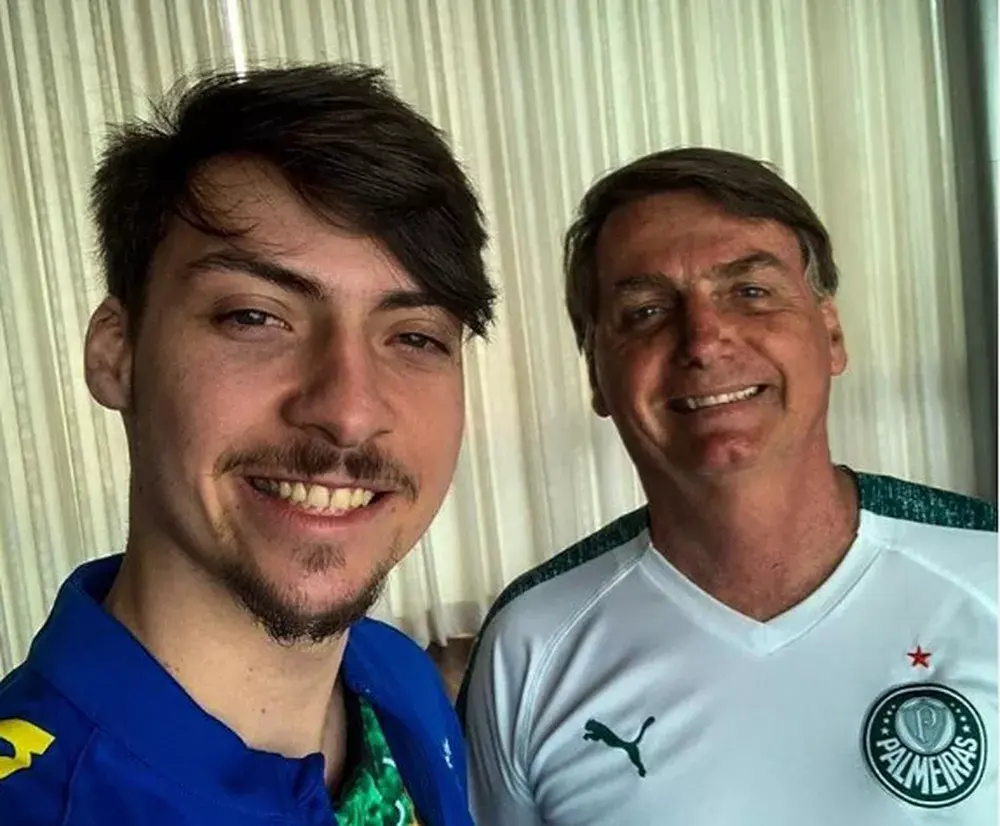 Renan, filho mais novo de Bolsonaro é eleito deputado federal por SC