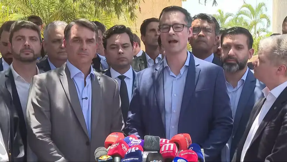 Novo oficializa apoio a Flávio Bolsonaro no 2º turno