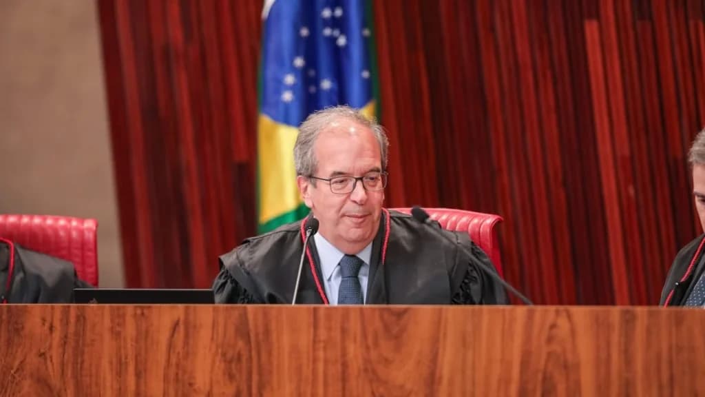 TSE nega pedido de Flávio para suspender mensagens do governo federal