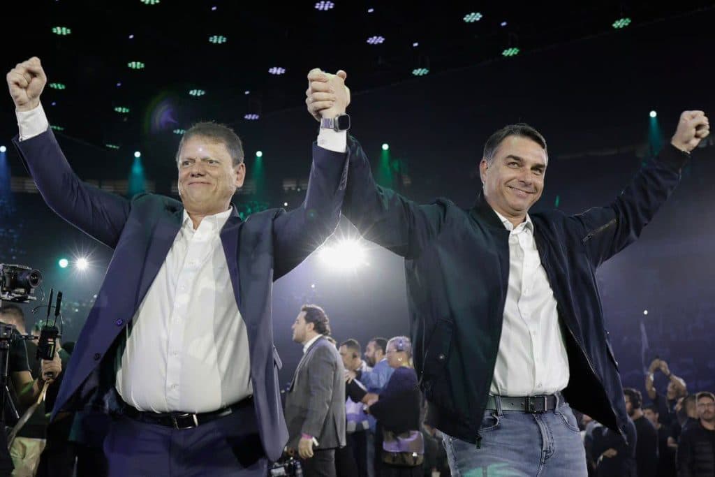 Tarcísio chama Lula de “arrogante” e critica o PT após 1º turno