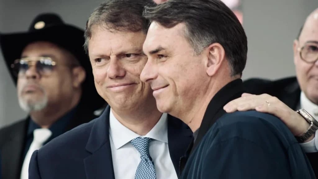 Republicanos oficializa apoio a Flávio Bolsonaro no 2º turno