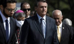 Papa envia mensagem a Bolsonaro em missa de sétimo dia da sua mãe