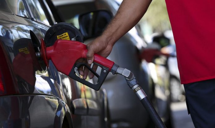 Petrobrás anuncia nova subida no preço da gasolina e do diesel