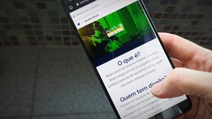 A Caixa Econômica Federal começa a pagar nesta terça-feira (18) a terceira parcela do Auxílio Brasil às famílias inscritas no Cadastro Único para Programas Sociais do Governo Federal (CadÚnico) com o Número de Identificação Social (NIS) final 1