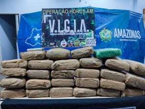 Mulher é presa com 29 quilos de drogas no bairro Cidade Nova (Foto: Divulgação/SSP-AM)