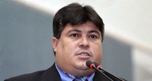 O presidente da Câmara Municipal de Manaus (CMM), David Reis (Avante), exonerou centenas de funcionários da Casa legislativa em ato assinado em 3 de janeiro e publicado no Diário Oficial Eletrônico do órgão (DOE) no dia seguinte