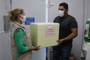 A Fundação de Vigilância em Saúde do Amazonas – Drª Rosemary Costa Pinto (FVS-RCP) iniciou a distribuição de vacinas contra Covid-19 para crianças de 5 a 11 anos para a capital e o interior do estado
