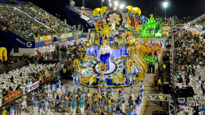 Artistas do carnaval reúnem-se para discutir alternativas para um possível cancelamento dos seus trabalhos nas escolas de Samba de Manaus (Foto: Reprodução)