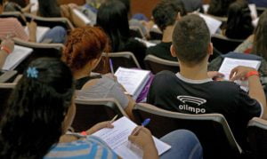 Para participar dos processos seletivos, o estudante precisa ter feito o Exame Nacional do Ensino Médio (Enem). (Wilson Dias/Agência Brasil)