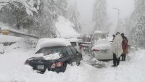 Turistas morrem dentro de carros em nevasca no Paquistão (Reuters)
