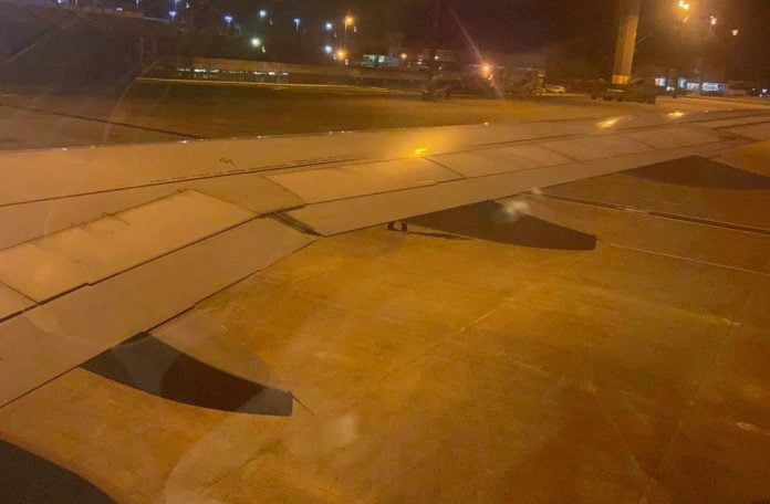 Turbina pega fogo durante voo que saía de Manaus para Recife e faz pouso de emergência (Foto: Reprodução/Redes Sociais)