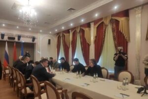 Reunião por cessar-fogo entre Rússia e Ucrânia acaba sem acordo, e Zelensky pede adesão à UE