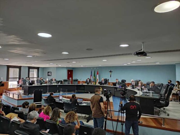 Em decisão unânime, o pleno do Tribunal de Contas do Amazonas (TCE-AM) desaprovou, durante a 6ª Sessão Ordinária realizada na manhã desta segunda-feira (21), as contas do diretor-geral do Serviço Autônomo de Águas e Esgoto do município de Barcelos em 2019, Renato Cruz Pereira da Silva