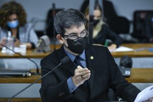 Senador aciona o STF contra o procurador-geral Aras por suposta prevaricação