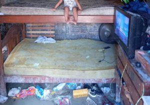 Uma mulher de 25 anos foi detida pela Delegacia Especializada em Proteção à Criança e ao Adolescente (DEPCA) nessa quarta-feira (16) em Manaus, acusada de maus-tratos, agressões e ameaças a cinco crianças que estavam em uma casa no bairro Jorge Teixeira, zona Leste de Manaus