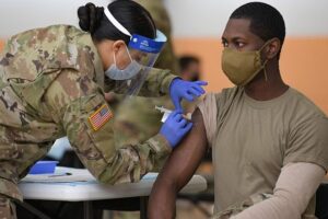 Exército dos EUA começa a dispensar soldados que recusam se vacinar contra Covid-19 (Foto: Reprodução)