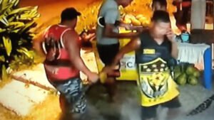A Polícia Civil do Rio investiga se outras três pessoas identificadas em câmeras de segurança tiveram participação na morte do congolês assassinado em quiosque do Rio de Janeiro