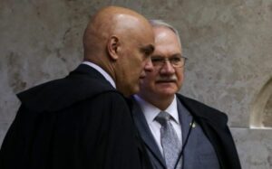 Bolsonaro se reúne com ministros Fachin e Moraes em meio à tensão com STF