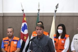 Bolsonaro visita áreas destruídas pelas chuvas em São Paulo