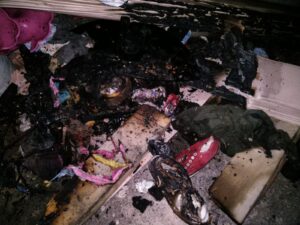 Idosa e 3 crianças escapam de incêndio na Compensa