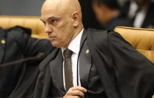 Moraes autoriza compartilhamento de provas de vazamento por Bolsonaro com investigação de milícias digitais