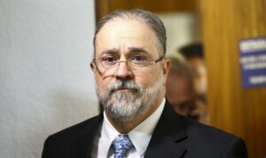 Aras diz que CPI da Covid não apresentou provas; senadores ameaçam procurador com impeachment