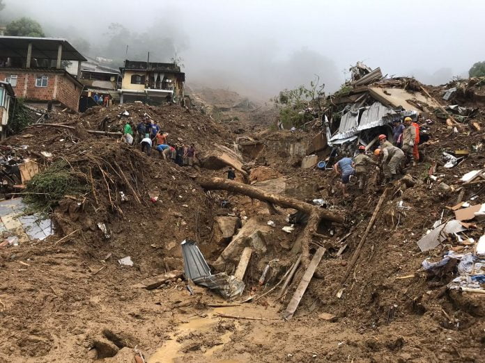 Chega a 104 o número de mortos da tragédia em Petrópolis (Foto: Corpo de Bombeiros Militar do RJ)