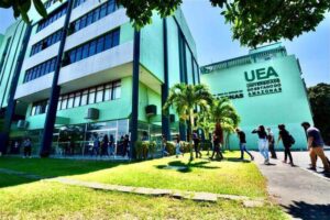 A primeira prova do vestibular da Universidade do Estado do Amazonas (UEA) para acesso 2022 inicia neste domingo (13) com provas de Conhecimentos Gerais