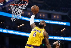 Na foto, Lebron James do Los Angeles Lakers, capitão da conferência Oeste no jogo das estrelas (Foto: Getty Images)