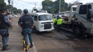 Fiscalização contra transporte clandestino em Manaus