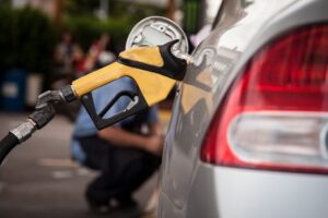 PECs para reduzir preço dos combustíveis são apresentadas na Câmara e no Senado