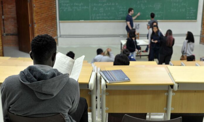 Estudantes têm até hoje para se inscrever no Prouni (Foto: Agência Brasil)