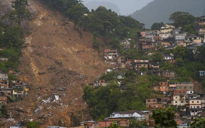 Em Petrópolis, número de mortos chega a 120 e 116 desaparecidos (Foto: Marcos Serra Lima/g1 Rio)